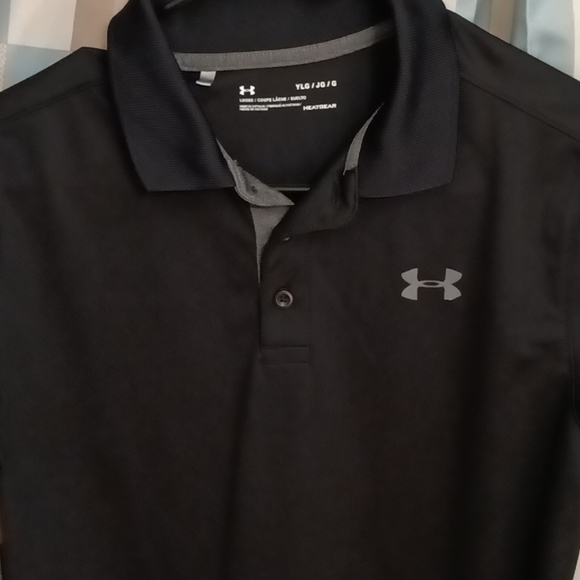 FINAL PRICE Under Armour boy's black short sleeve Size YLG - Picture 2 of 3